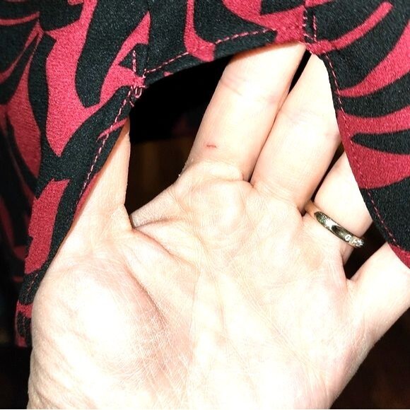 Dana Buchman Red & Black Polyester 3/4 Sleeve V-Neck Blouse Size M - Picture 5 of 9